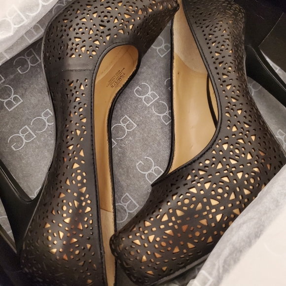 🤎 NEW BCBG PLATFORM HEELS - Picture 3 of 6